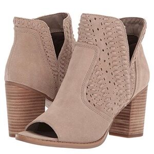 Steve Madden Women's Waylon Taupe Suede Booties